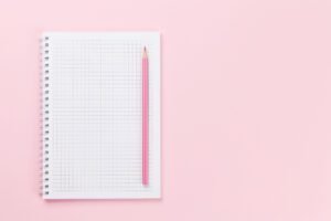 La Importancia de la Nutrición en el Rendimiento Deportivo. Cuaderno con lapiz